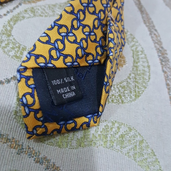 Jos. A. Bank - Picture 3 of 3